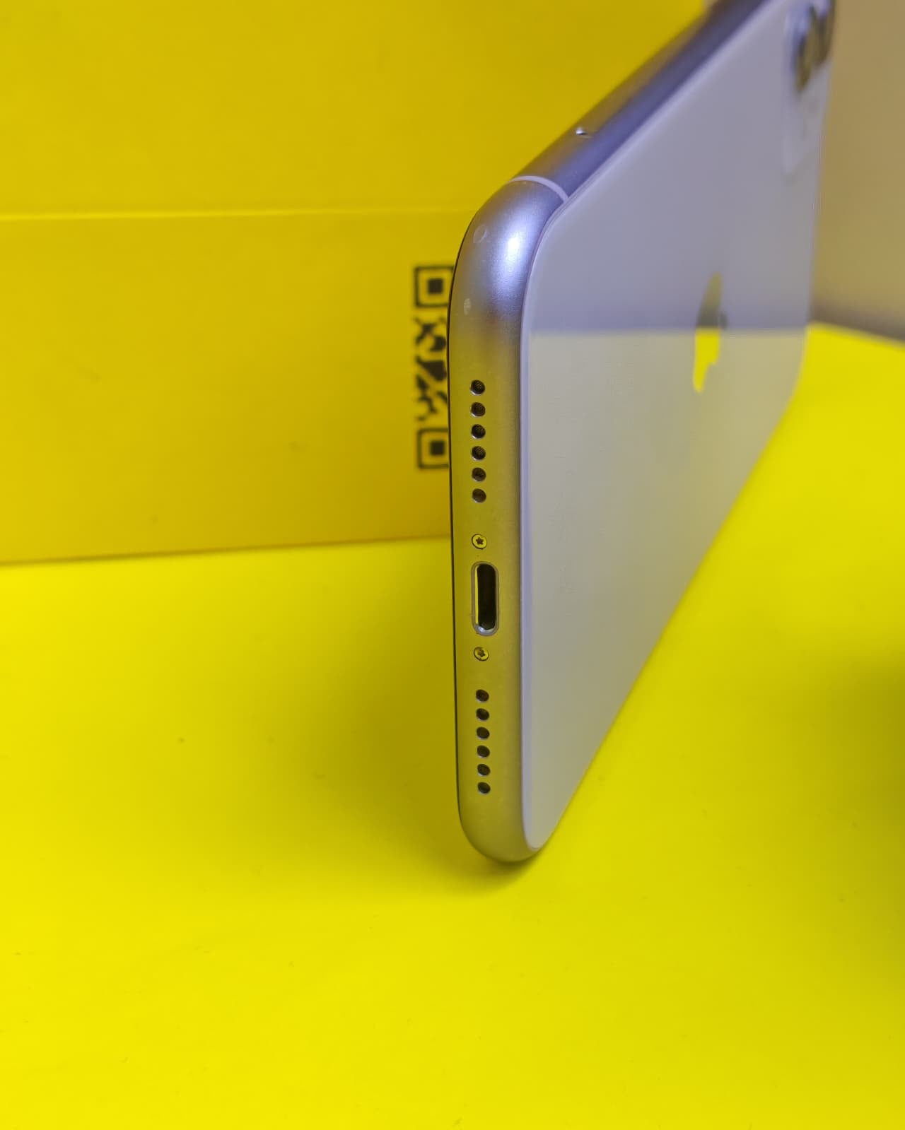 iPhone 11 256GB Purple Battery 75% Used Like New