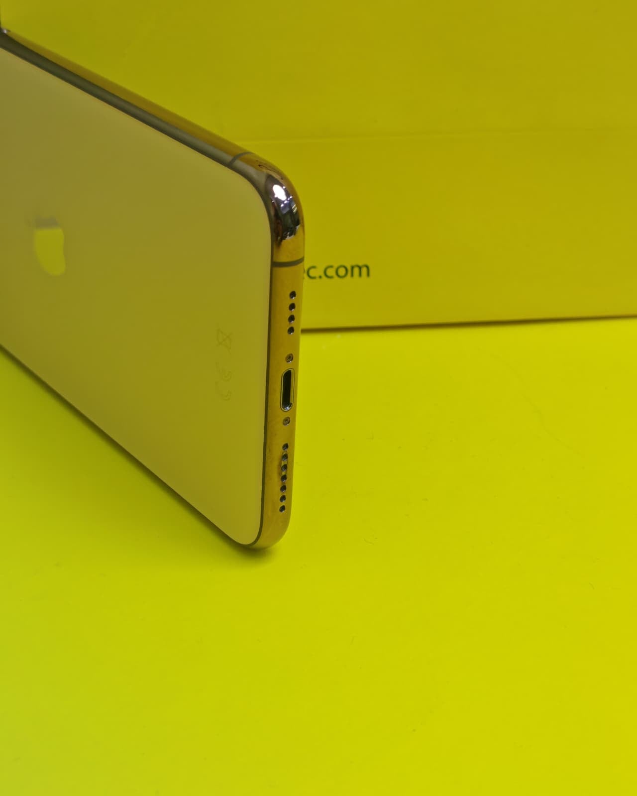 iPhone 11 Pro Max 256GB Gold – Battery 86% Used Like New