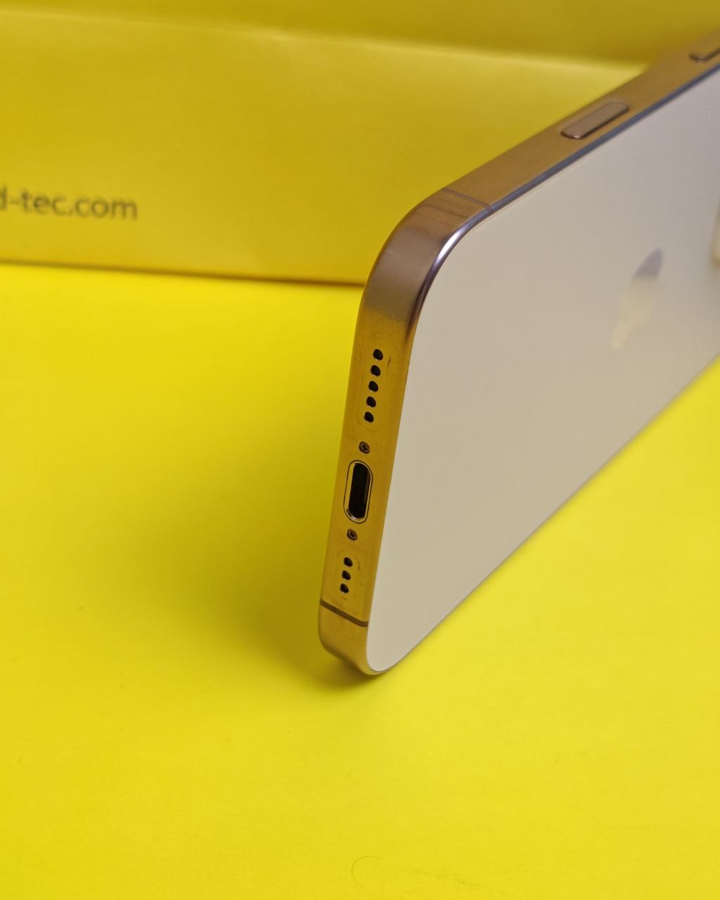 iPhone 16 Pro 256GB Desert Titanium – Used Like New